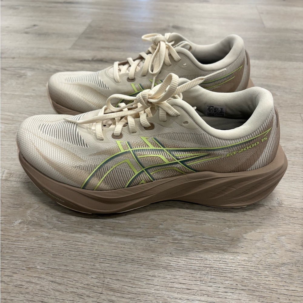 Women’s Asics GT  2000 15 size 8